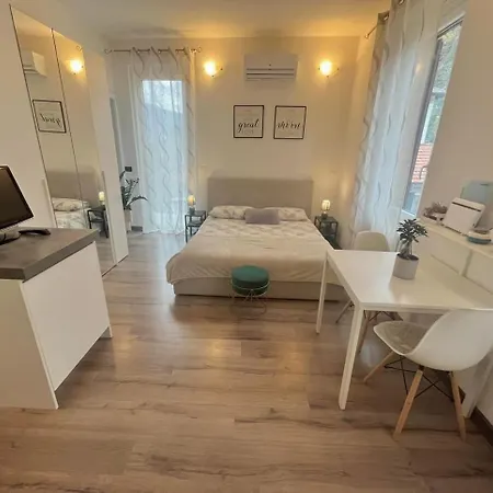 Bella My In The Center